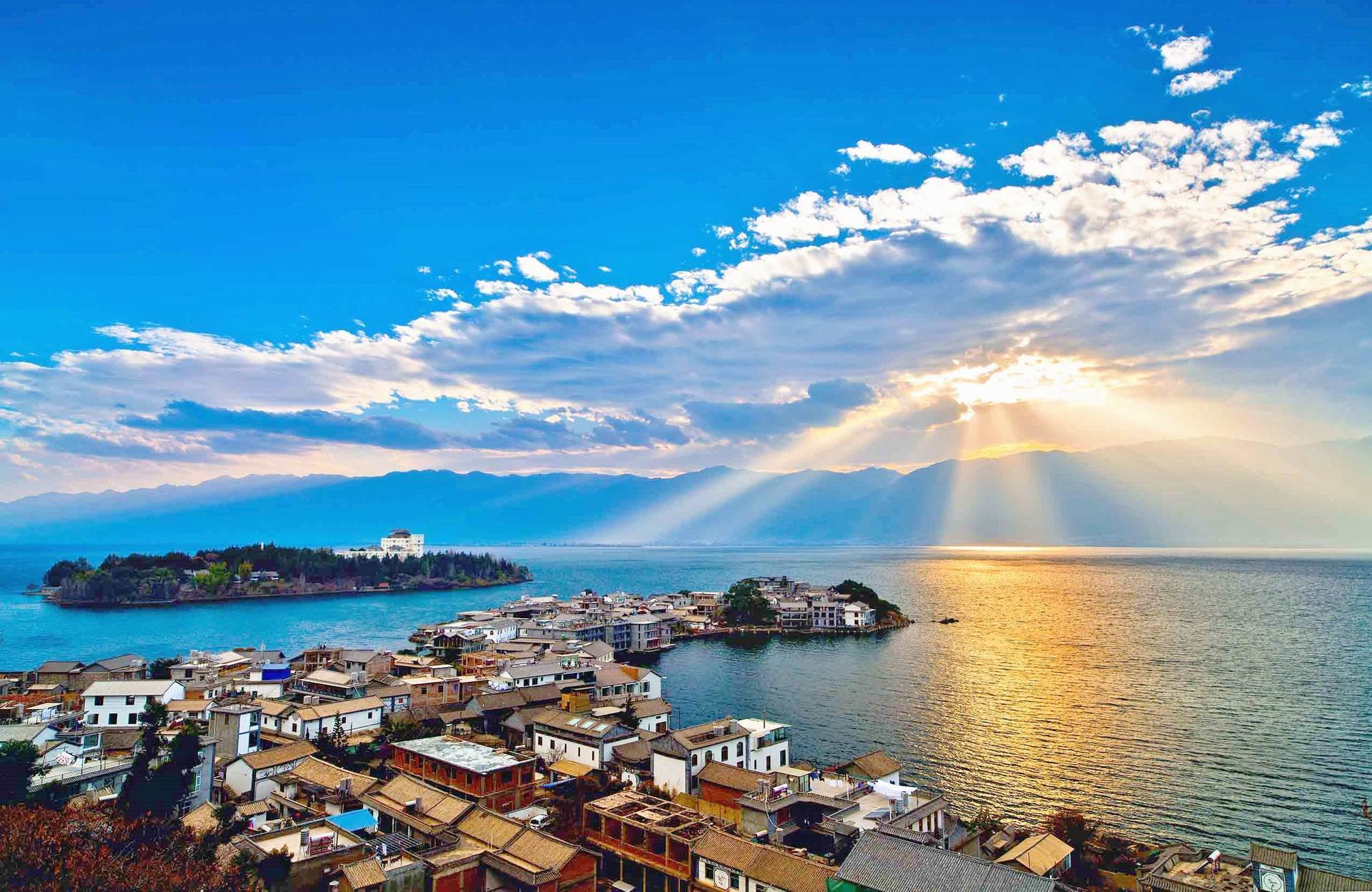 大理自駕兩日游，來一場一路向西的治愈旅行。你確定不來洱海吹吹秋天的風嗎？